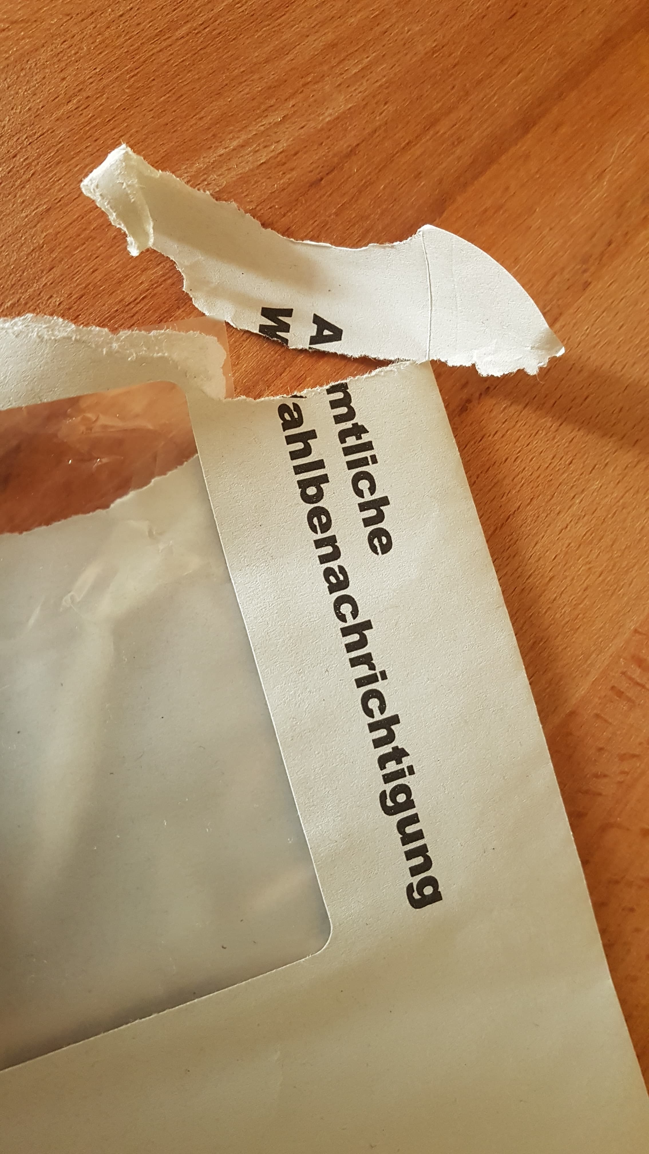 Aufgerissene Wahlbenachrichtigung